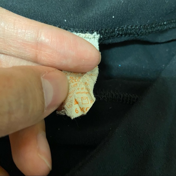 SOLD! LULULEMON Women’s Black Flare Yoga Pants Size 6 - Picture 3 of 8